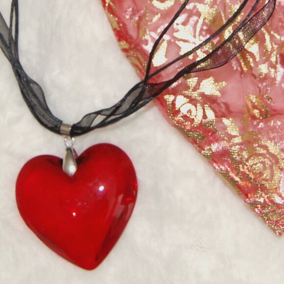NEW Large Red Glass Heart Necklace - Picture 1 of 7